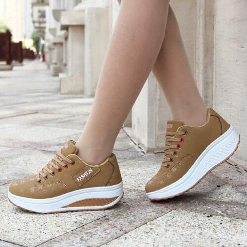 Big Size PU Leather High Platform Womens Sports Shoes for Gym Womens Leather Sneakers Sport Woman Running Brown Gym GME-2071
