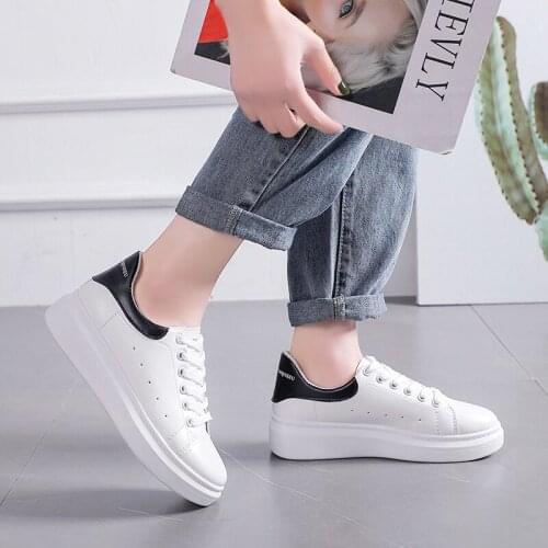2021 Spring Womens Vulcanize Shoes Fashion Wild Light Canvas Flat Shoes Ladies Casual Low Lace-up Fashion Sneakers Plus Size