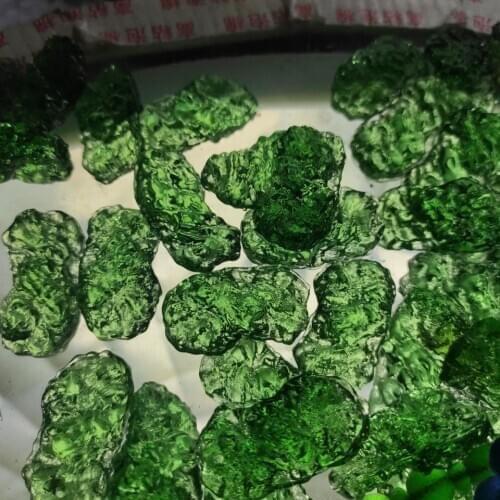 1pcs 4-5g green Moldavite Czech Meteorite Impact Glass Rough Stone Crystal Energy Stone