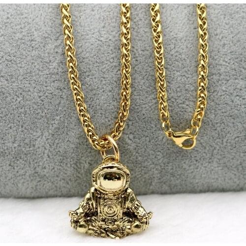 Linisorn Gold Pendants