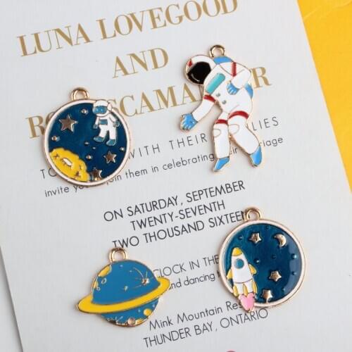 Trendy New 10pcs Gold Tone Plated Enamel Alloy Charms Chunky Necklace Pendants Kawaii Round Saturn Spaceman Floating Drip Charms
