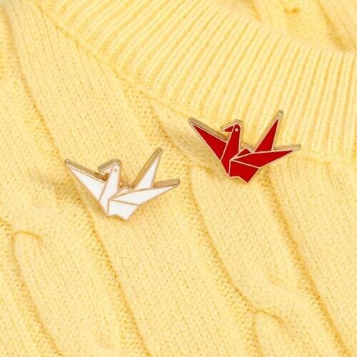 Thousand Paper Crane Brooch Female Cute Anime Badge Cartoon brooch pin novelty gift badge enamel collar pin collar accessories