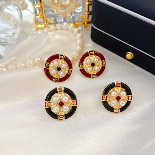 New Fashion Elegant Geometric Circle Simple Pearl Relief Retro Court Personalized Earrings Female Accessories
