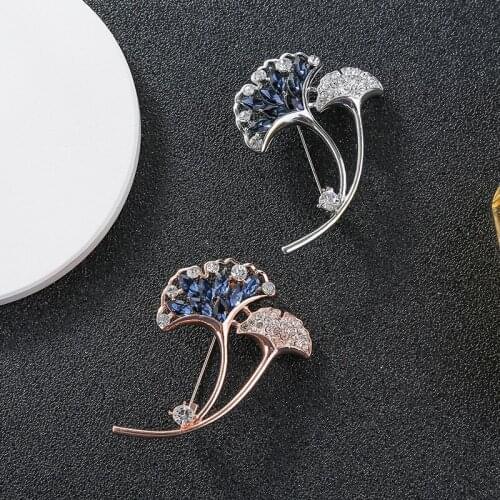 New 2021 Elegant Ginkgo Biloba Brooch Sweet Flower Pin Gift for Women Wedding Engagement Date Party Jewelry