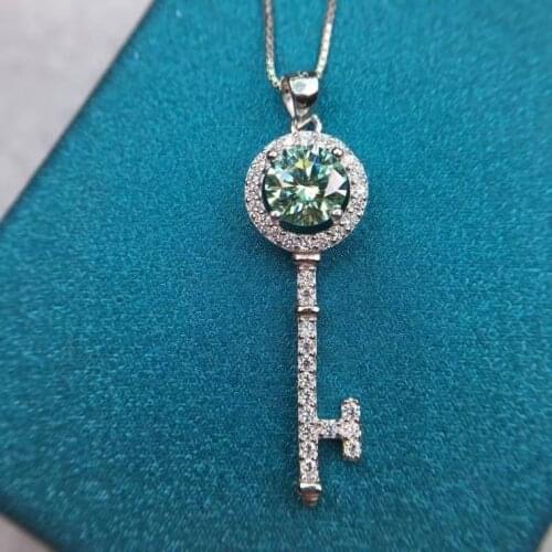 Passed Diamond Test Perfect Cut Classic Bright Green Moissanite S925 Silver VVS Key Necklace Women Cocktail Party Luxury Jewelry