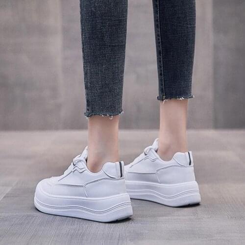 2021 White Shoes Women Spring Round Toe Flat Running Shoes Desginer Platform Sneakers Vulcanize Shoes