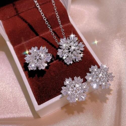 New Style 925 Silver Womens Jewelry Set AAAA Zircon Flower Shape Shiny Earrings Necklace Ring Bridal Set