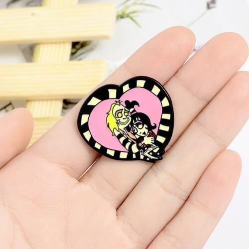 Gothic Beetlejuice Lydia Enamel Pins Heart Sandworm Brooches Bag Shirt Badge Badge Punk Jewelry Gift for Friends Lovers Trinket