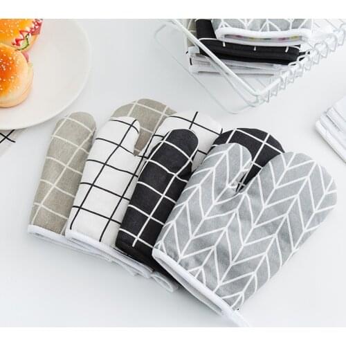 Thickened Non-slip Heat Insulation Baking Barbecue Special Gloves High-temperature Gloves Heat-resistant Household Oven Mitts