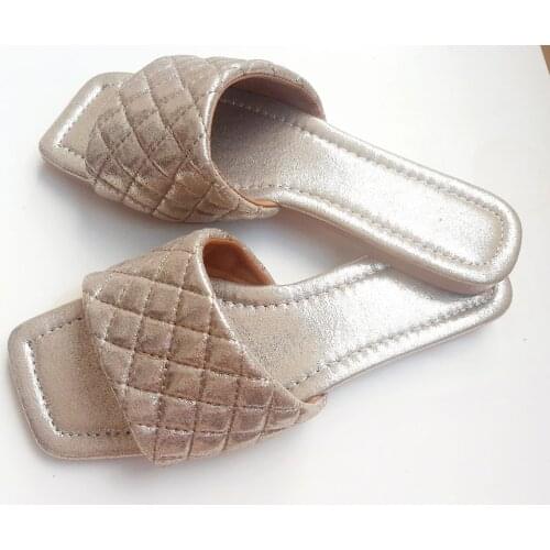 2021 NEW Women 'S Slippers Summer Fashion Flats Casual Shiny Faux Leather Plus Size 36-40 Flip Flops Quilted Stitched