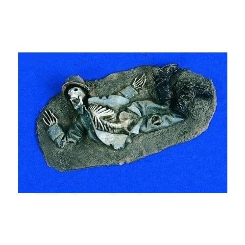 Scenario Model: The bones of the fallen resin soldier 1:35