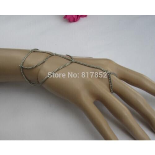 FREE SHIPPING!NEW STYLE HE011 WOMEN FASHION SILVER PLATED CHAINS SMALL RIVETS BRACELET HAND CHAINS JEWELRY 2 COLORS