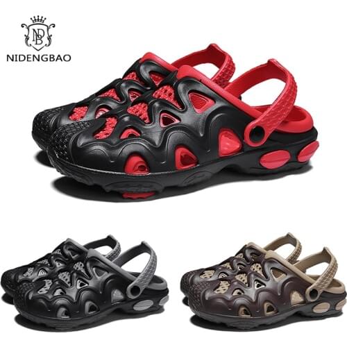 New Men Sandals Summer Hole Shoes Male Rubber Clogs Men EVA Unisex Garden Casual Shoes Black Red Beach Flat Sandals Slippers