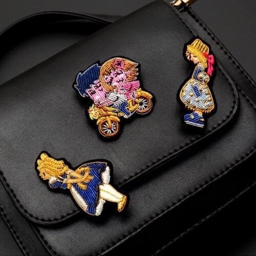 Indian Silk Hand-Embroidered Cartoon Little Girl Couple Brooch Female Accessories Cute Pin Decoration Badge Corsage