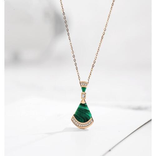 2021 Hot Simple necklace female Crystal from Swarovskis Fine Jewelry Small skirt green agate titanium steel necklace Women