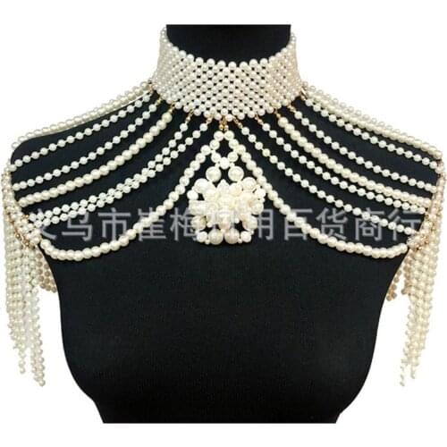 2021 New Womens Shawl T-shirt Body Chain Woven Pearl Black and White Temperament Catwalk Dress Top Tight Chain Chest Chain