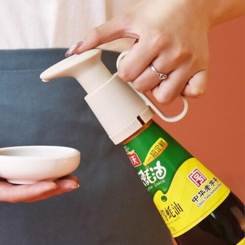 Squeeze Squirt Condiment Bottles with Twist on Cap Lids Ketchup Mustard Mayo Hot Sauces Olive Oil Bottles Kitchen Gadget