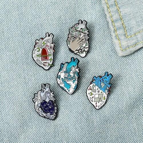 Creative and Exquisite Design Heart Brooch Fashion personality Modeling Jewelry Human Organ Badge All-match Clothing Accessories