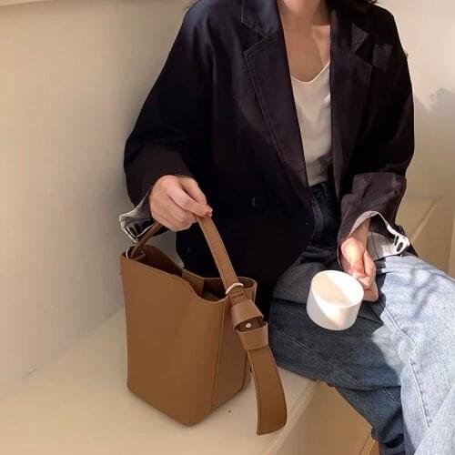 Women Solid Color Wide Strap Soft PU Leather Shoulder Bag Buckets Bag Female Vintage Crossbody Messenger Bag Large Capacity Tote