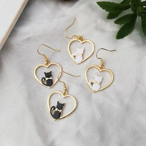 Fashion Cute Cat Heart-shaped Pendant Earrings Creative Women Black White Kitten Earring accessories Party Jewelry Girl Gift
