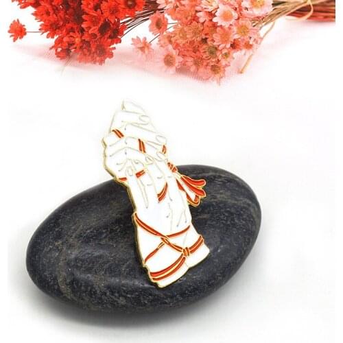 Cartoon Hands Wrapped Red Ribbon Personality Design Brooch European And American Street Fashion Creative Badge Jewelry Neutral