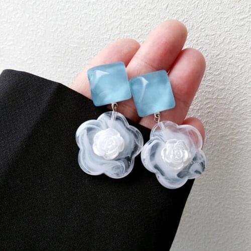 Korean Elegant White Flower Earrings Temperament Blue Resin StoneTransparent Rose Flower Clip on Earrings Without Piercing