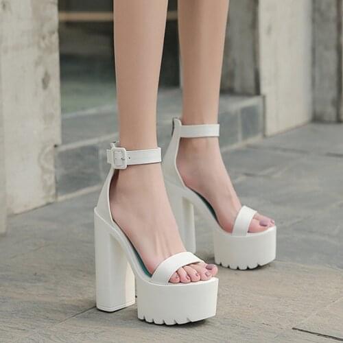 Summershoes Ladies Sandals Vintage Buckle Punk Gothic Shoes Platform Chunky Heels Open Toe Gladiator Shoes Women Creepers