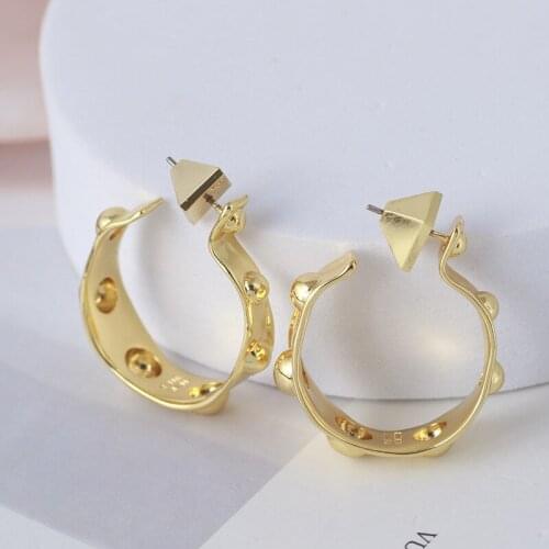 Personalized glossy C-shaped half-opening protruding rivet earrings
