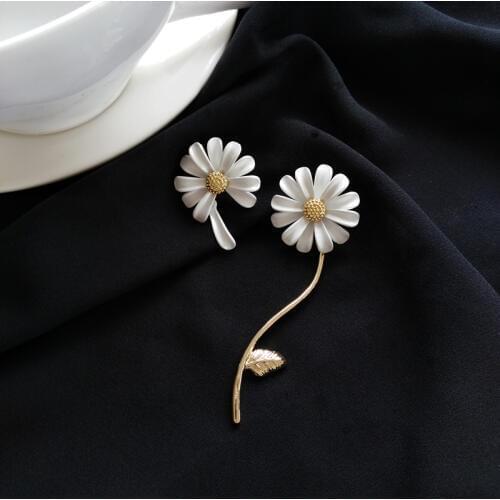 Bohemia Asymmetry white Daisy Big Earrings Hyperbole Retro Geometric metal leaves Flowers Stud Earrings for Women party Jewelry
