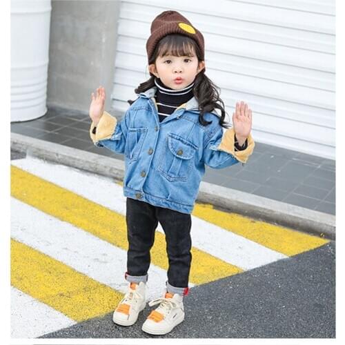 Spring and autumn period and the new girls childrens wear coat cowboy clothing baby hooded jacket children coat dust coat