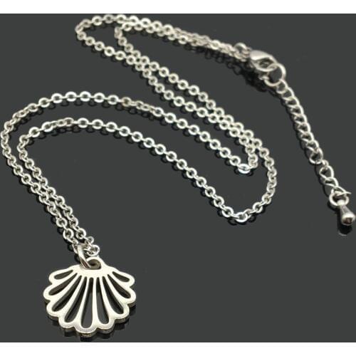 Sea Shell Charm Stainless Steel Chain Necklace High Quality Stainless Steel Pectinid Shell Pendant Chain Holiday Necklace