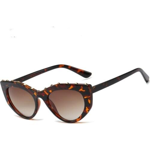 Vintage Cat Women Sunglasses Retro Designer Shades Luxury Brand Rivet Frame Sun glasses Women Sexy Triangle Sunglasses UV400 NX
