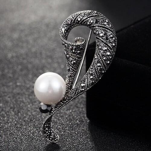 Blucome Vintage Pearl Brooch For Women Wedding jewelry White Gray Pearl Brooches Bouquet Fashion Hijab Scarf Pin Up Buckle