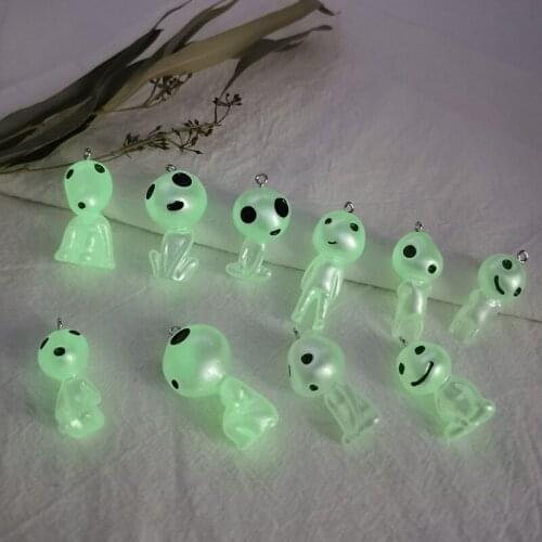 JeQue 10pcs Fashion Resin Luminous Ghost alien Cabochon Embellishments Crafts 3D DIY Necklace Pendant Making Accessories