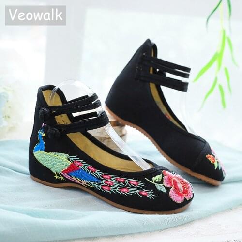 Veowalk Big Size 34-43 Chinese Style Peacock Embroidery Womens Flats Old Peking Soft Sole Casual Breathable Cloth Shoes Woman