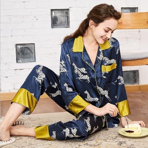 YT- 089 Autumn Long Sleeve Sleepwear V-Neck Cute Animal Homewear Silk Satin Pajamas Sets For Women