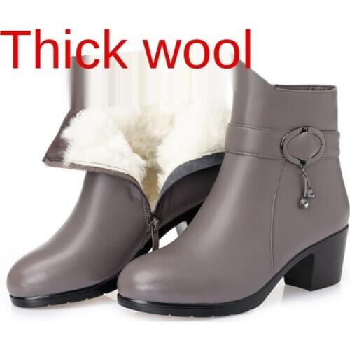 Winter middle-aged womens short boots with thick heel and velvet warm leather boots wool cotton shoes large warm waterproof