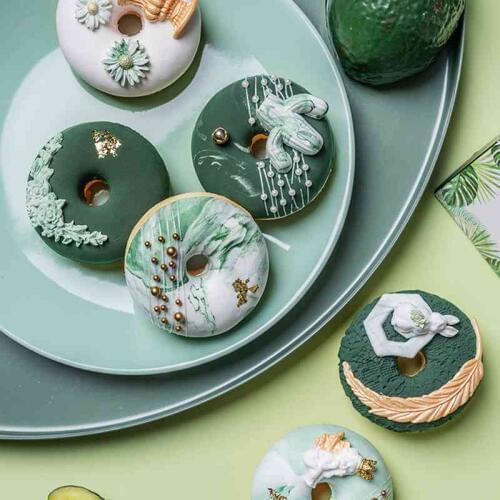 Simulation donuts ins wind avocado green dessert food cake model shooting props window decoration