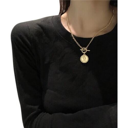 Women Retro Style Character Avatar Coin Pendant Necklace Simple Classic Gold Alloy Round Necklace Fashion Jewelry