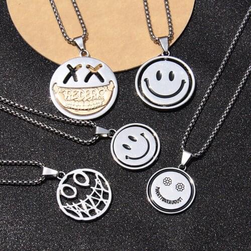 2021 Het Red With a Rotating Smiling Face Necklace Female Minority Design Trend Hip Hop Double-face Pendant Accessories