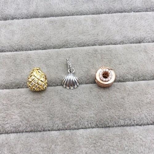 2020 Fashion New Romantic Tropical Shell Golden Pineapple Crown O Pendant Womens Party Exquisite Jewelry Accessories Gift