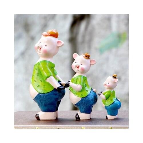 CREATIVE THREE PIECES OF RESIN DOLLS CRAFTS PIG CARTOON ANIMALS SET UP A LIVING ROOM GARDEN SHELF SMALL ORNAMENTS STATUE