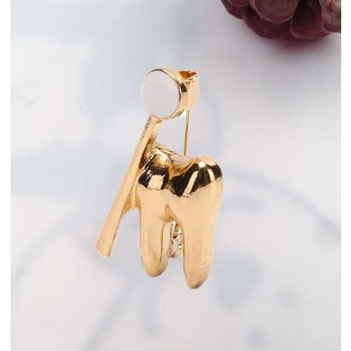 Fashion Golden Tooth Shape Cute Medical Brooch Pin For Doctor Nurse Lapel Backpack Badge Pins Jewelry Gift Accessories