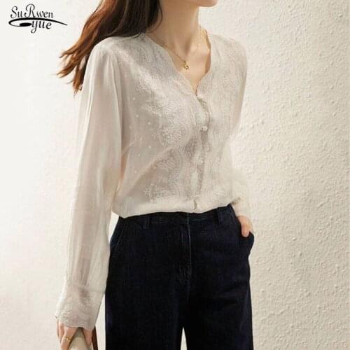 Autumn Loose Elegant Sunscreen Top French Embroidery Flower Lace Womens Shirt V-Neck Sweet Long Sleeve Linen Blouse Women 16108