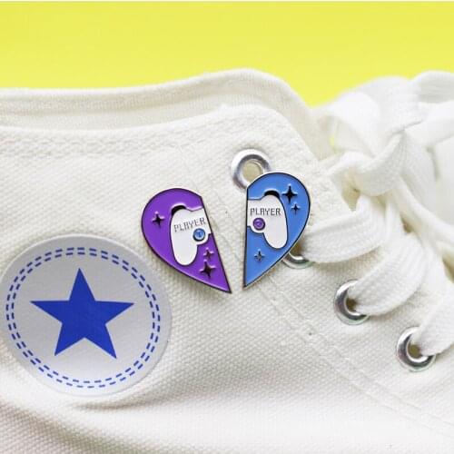 Heart shaped good friend couple Enamel Brooch Half hearted Game handle Lapel Pin Stars Jewelry gift badge for game enthusiasts