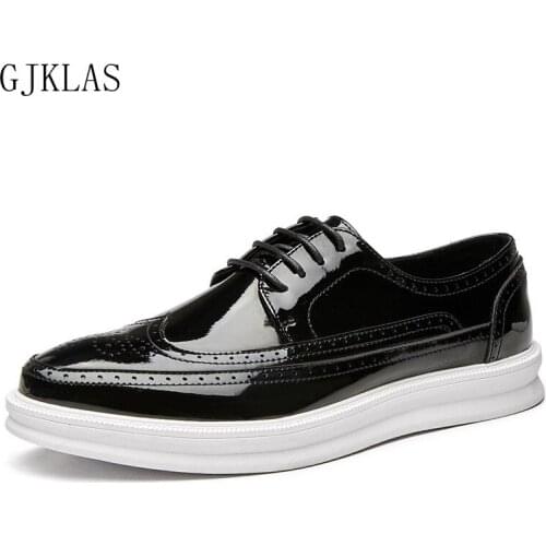 Youth Brogue Black White Leather Sneakers Men Classic Patent Leather Casual Shoes Fashion Comfort High Quality Men Dress Shoes