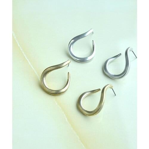 LONDANY Fashion Popular Earrings Geometric Curved Two-Color Earrings Frosty Wind Line Retro Earrings