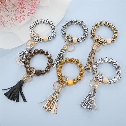 1pcs Leopord Pattern Keychain Wood Beads Keys Wristlet Bracelet Pendant Keyring For Women Tassel Charms Keychain Accessories