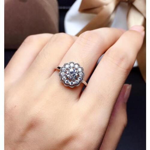 Moissanite,0.3 carats Super hot selling, comparable to diamonds, 925 silver