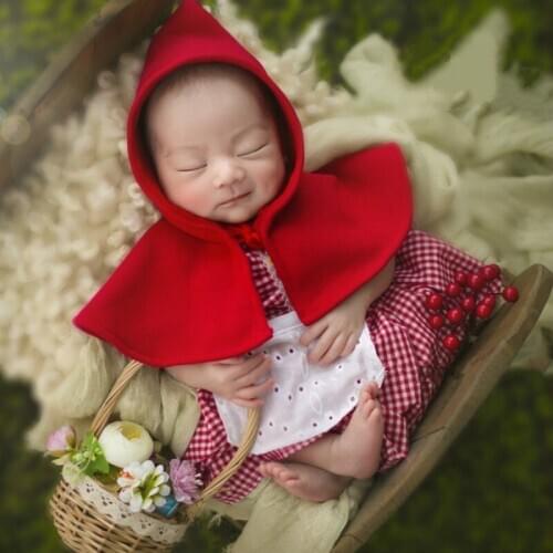 Newborn Photography Props Red Cloak Mini Basket With Flowers Baby Photography Accessories Studio New Ornaments Baby Clothes